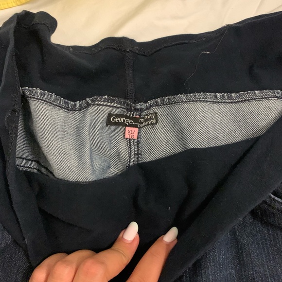 Selling this high rise maternity jeans very comfortable material - Picture 2 of 2